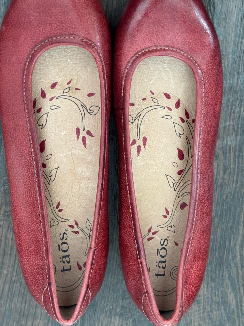 Taos Red Leather Chit Chat Round Toe Comfort Support Ballet Flats sz 6